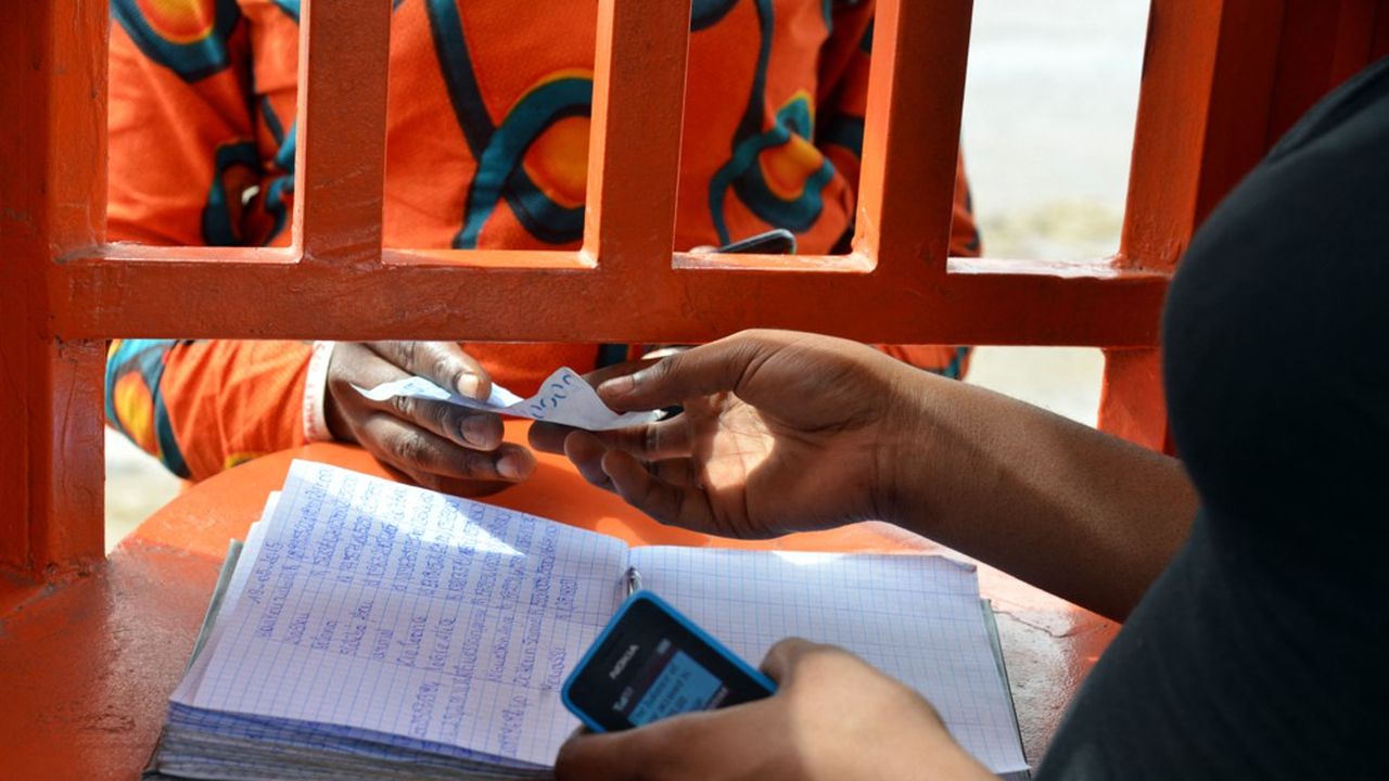 Congo : l’État veut mettre fin aux transferts d’argent qui échappent au contrôle fiscal